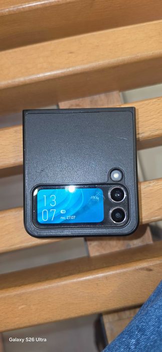 Телефон Samsung Z-Flip 4