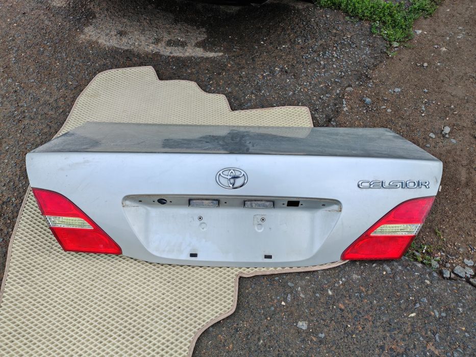 Продаю крышку багажника лс430