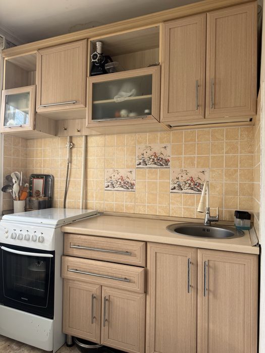 Кухынный шкаф срочно