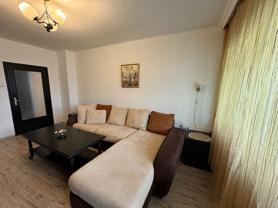 Прекрасен Тристаен срещу The Mall