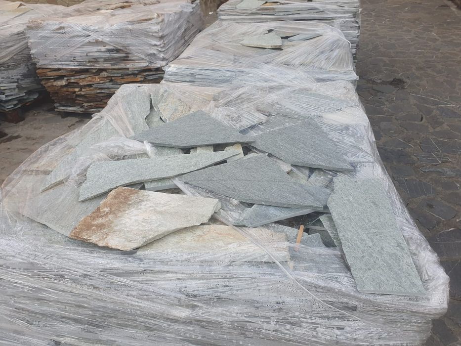 Vand piatra naturala de munte avem depozit de piatra, oferim servicii de montaj profesional