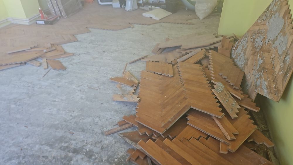 Debarasari apartamente mobila veche