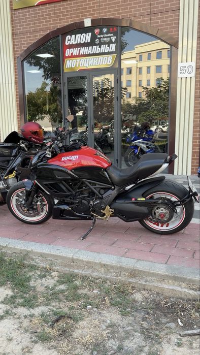 Motosikl ducati diavel