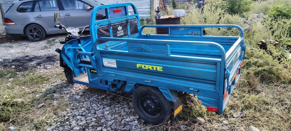 Vând tuk tuk triciclu electric