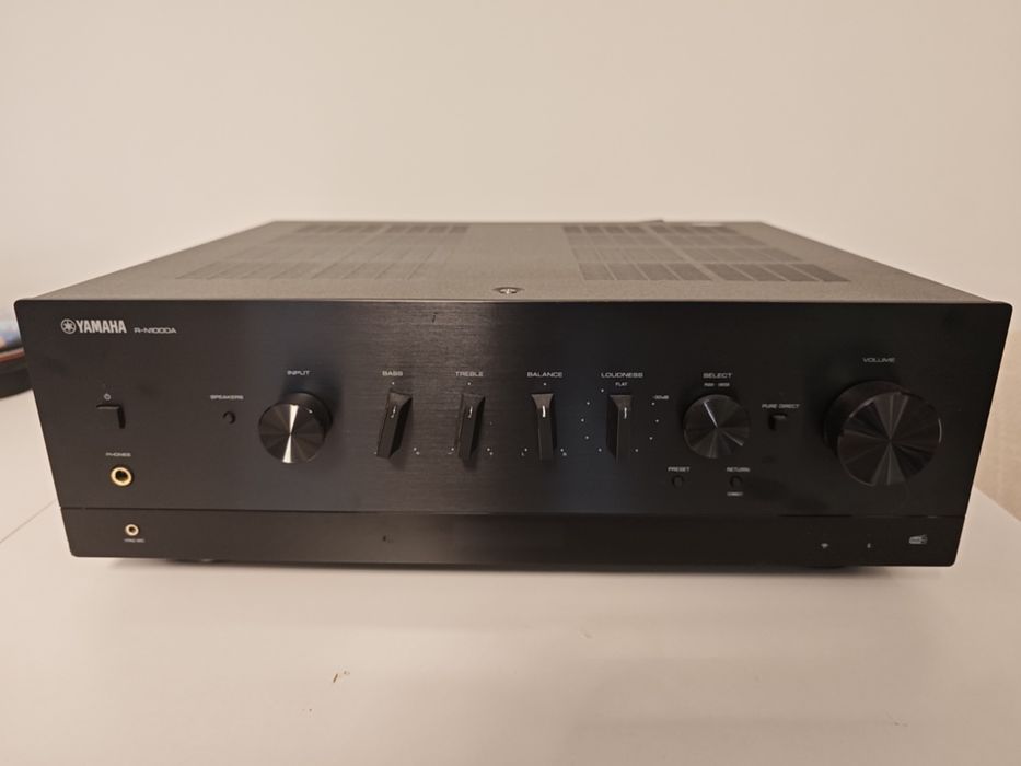 Amplificator cu streamer și HDMI Yamaha R-N1000A