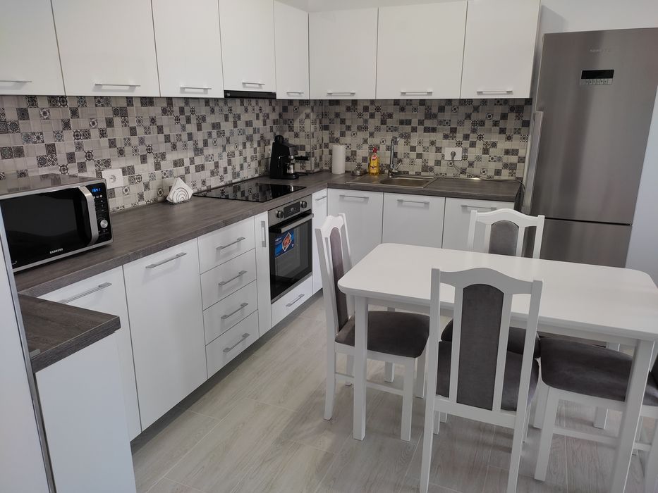 Închiriez ap nou 3 cam 200 lei