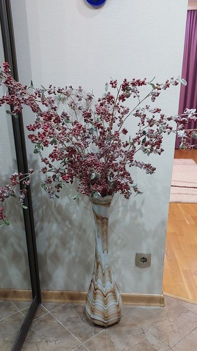 Продам вазу с ветками. Россия.