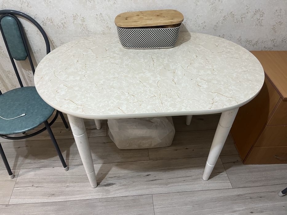 Продам стол срочно