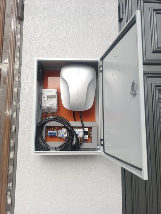 Установка зарядное устройство Электромобилей