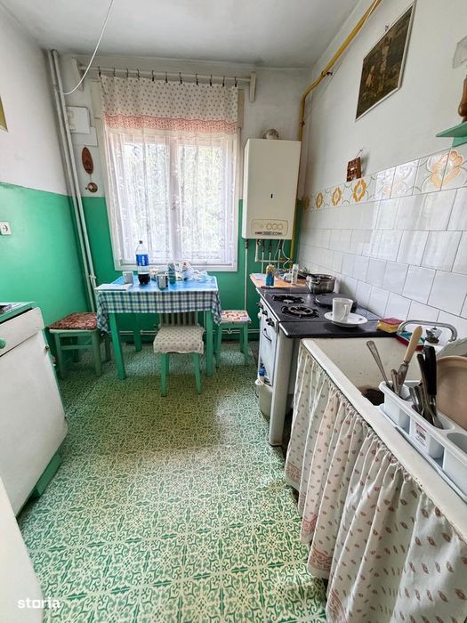 Apartament 4 camere, 2 bai, etaj 2/4, fara risc, Podu Ros