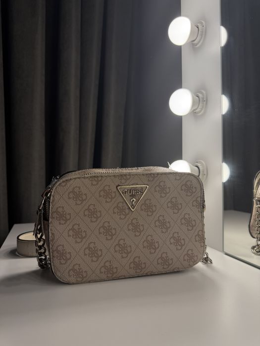 Дамска чанта Guess