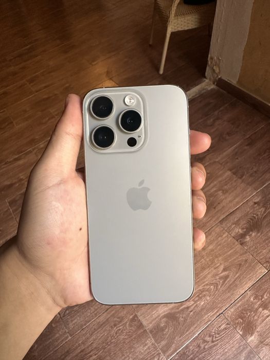 Iphon 15 pro natural titanium