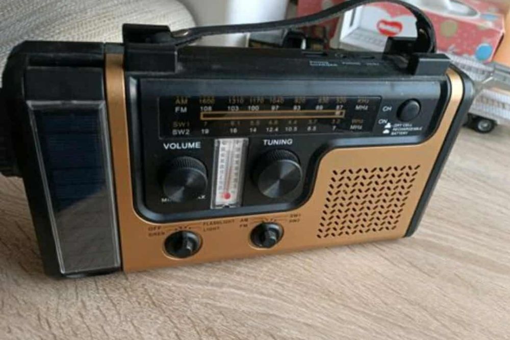 Radio cu solar Lampe/camping /pescuit/urgeta /Lanterna