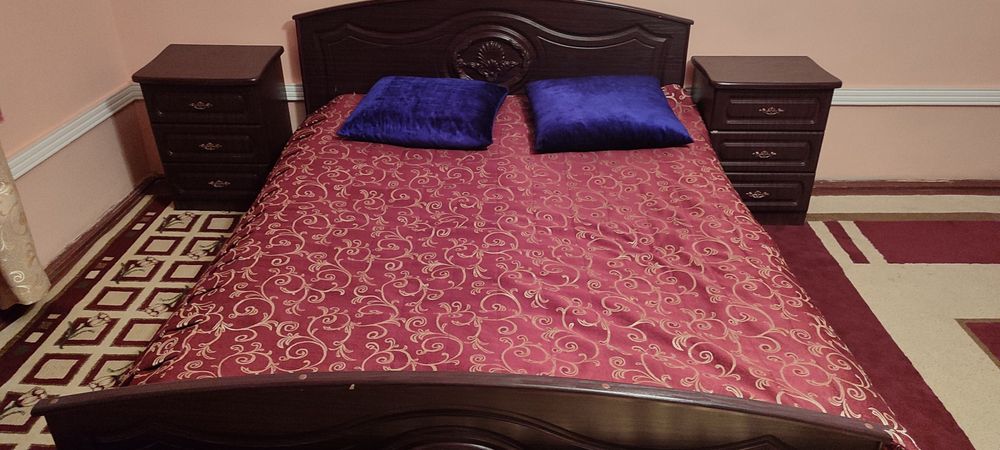 Двухспални гарнитур комплект, шкаф, камот ва икта тумбочкаси бор