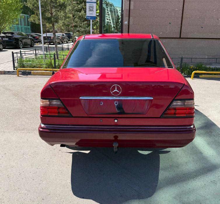 Автомобиль Мерседес124,  Е220