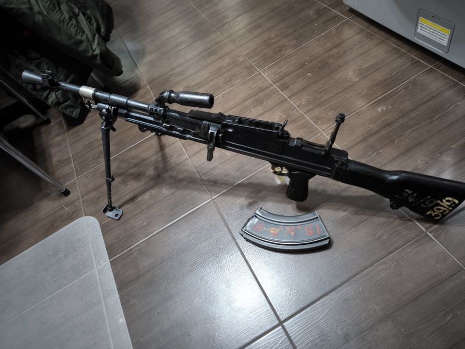 Обезопасена лека картечница Брен/ Bren. тежка пушка,карабина