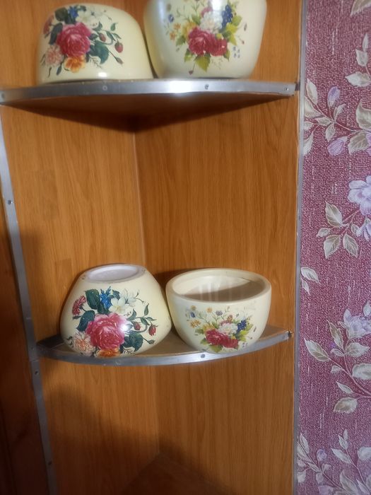 Продам керамические горшки под цветы.