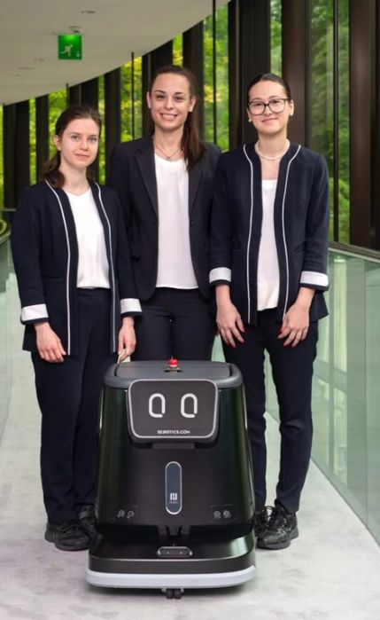 Автономный робот уборщик CC1