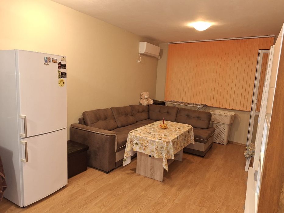 Дава се под наем Двустаен апартамент в Бургас, Славейков - 60 кв.м за 408 € - Снимка #1