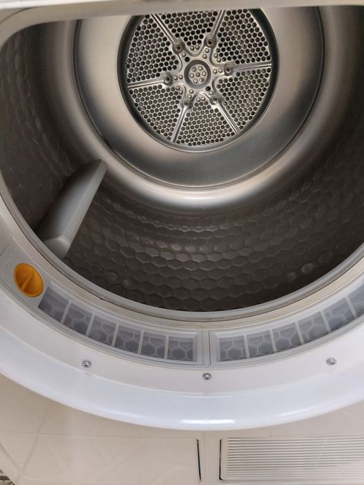 Сушилня с термопомпа Миеле Miele T7950WP  8кг А+++ Made in Germany  с две години гаранция!
