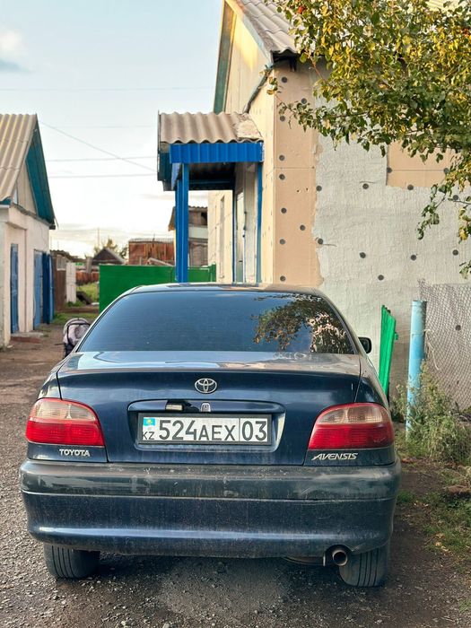 Тойота Авенсис 2001