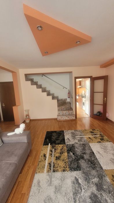 Închiriez casa în Piatra Neamț