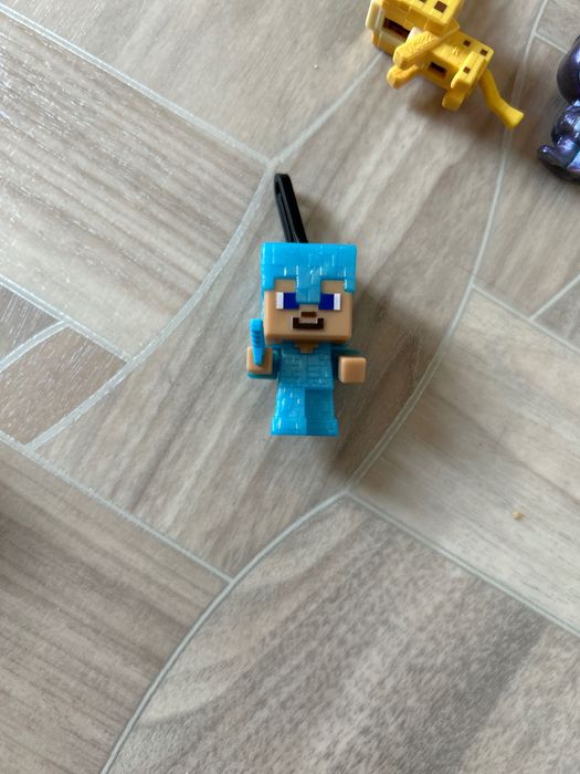 Продам фигурки киндера джой