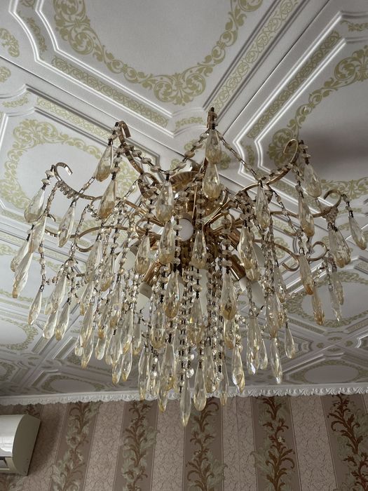 Продам люстру хрустальный