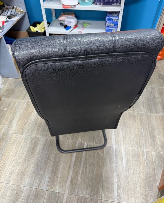 Кресло кожаное в отличном состоянии
