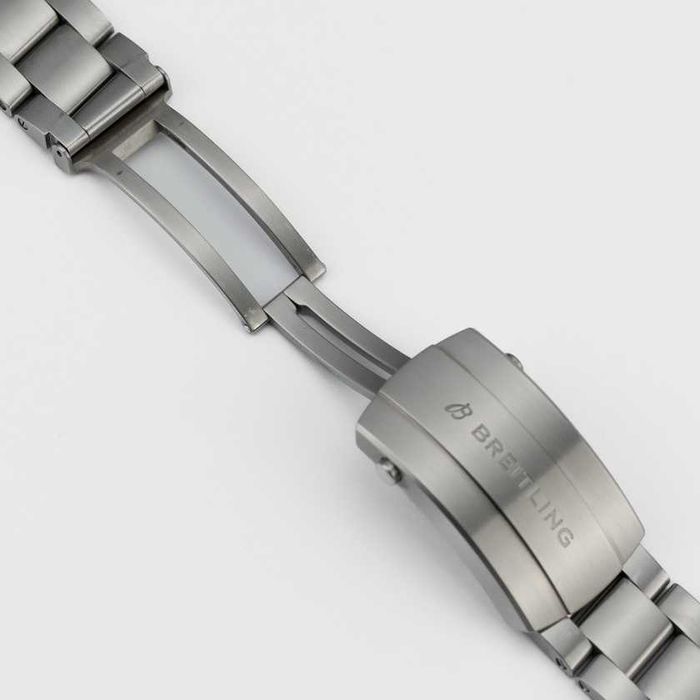 Breitling Super Avenger B01 Chronograph 46mm Titanium EB0148101C1E1