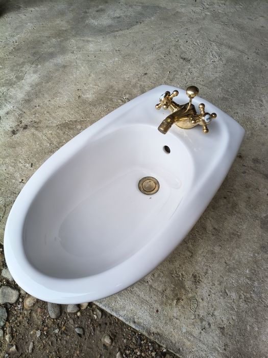 Vând bideu în stare bună!