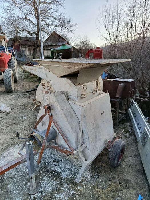 Moară la tractor.    .