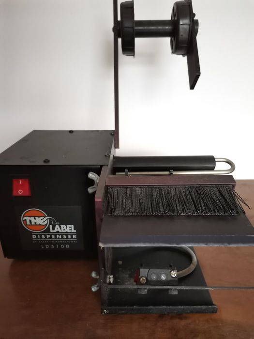 Vând dispenser de etichete