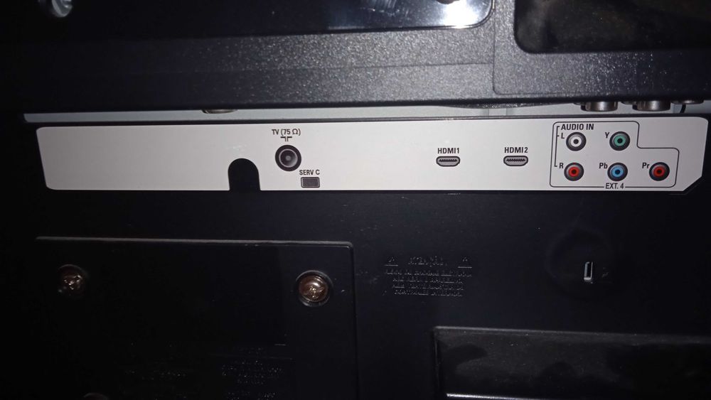 телевизор Philips модел 32pfl3312/10 HDMI подържа кабелна и eon тв