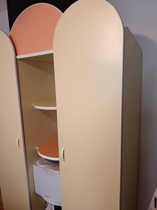 Детски гардероб цветен