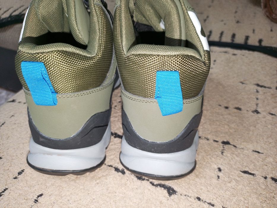 Продам кроссовки зимние