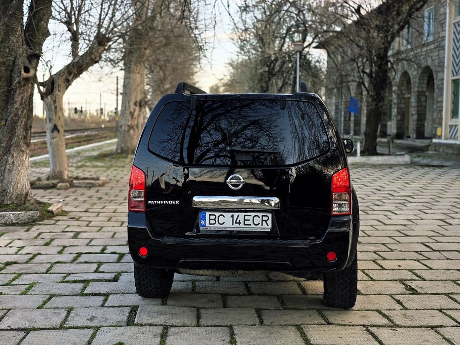 Nissan pathfinder 2010 motor 2.5d 7 locuri 4x4