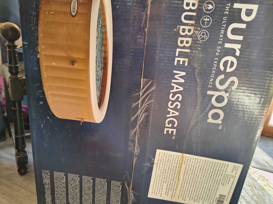 Jacuzzi, Piscină Pure Spa Intex Bubbles Massage de 4 persoane și Prelata Piscina Pure Spa Intex Bubbles Massage de 4
