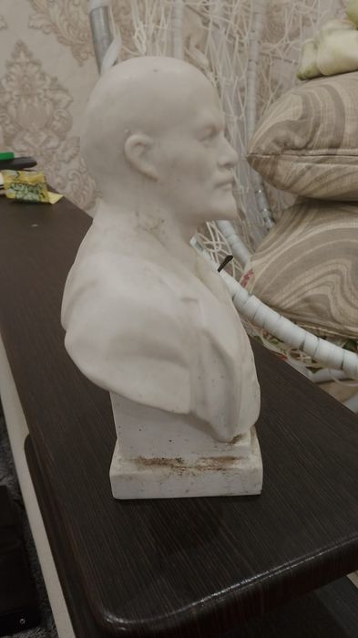 Ленин керамический бюст