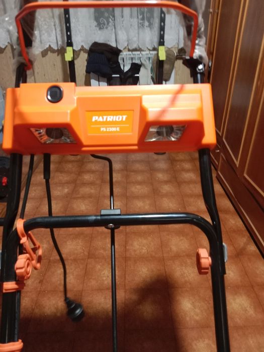 Продам снегоуборщик