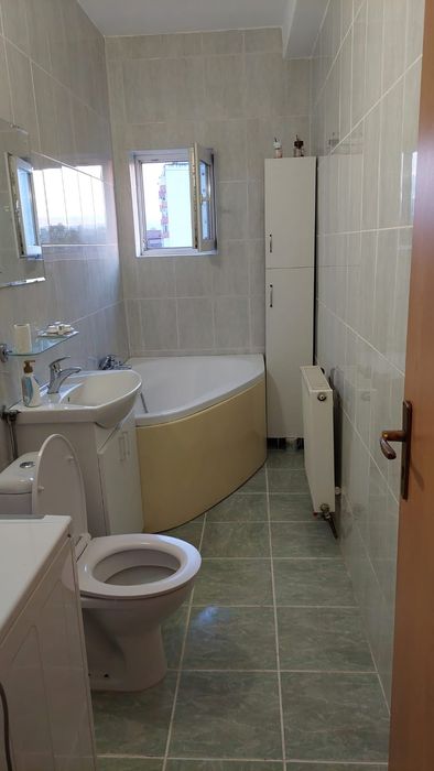 Inchiriez Apartament 3 camere