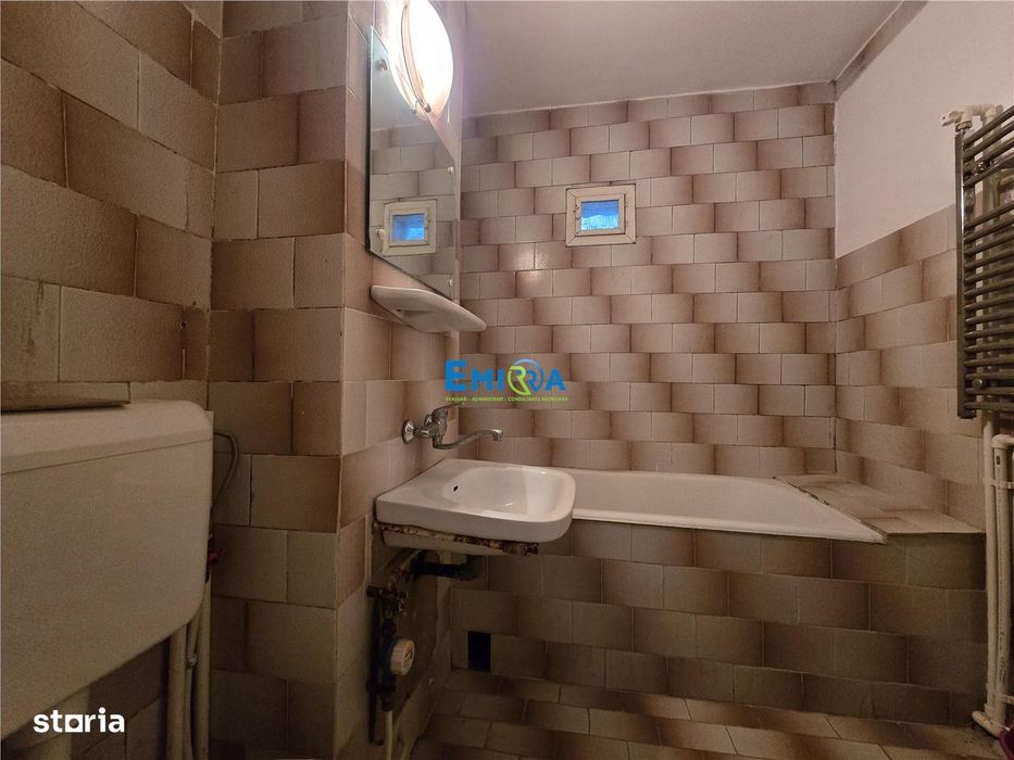 Apartament spatios 3 camere decomandate, 2 bai, etaj 3, zona Mioritei,