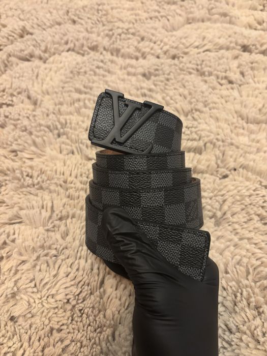 curea lv neagra noua