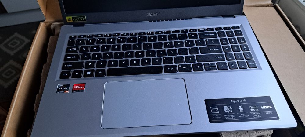 Laptop Acer nou.Are instalat ultimul windous instalat .Este inca in garantie.