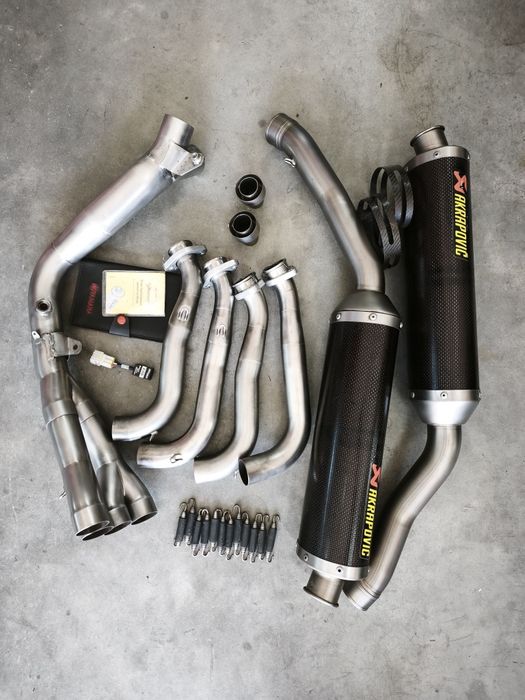 Цяла генерация AKRAPOVIC YAMAHA R1 2004-2006