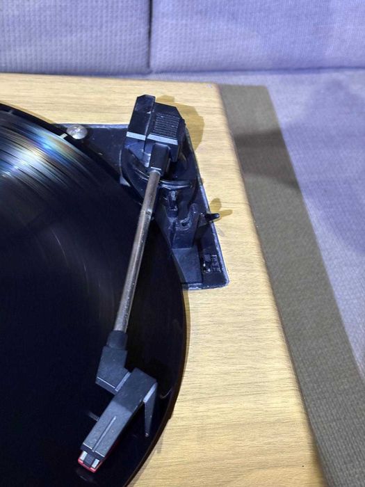 Pick-up ELTA cu radio AM FM si boxe stereo