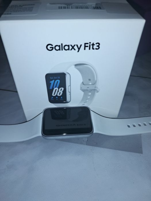 Часы Samsung Galaxy Fit3 белые