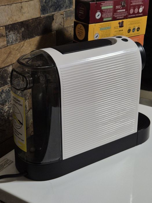 Vând urgent aparat de cafea cu capsule,nou,in cutie!!
