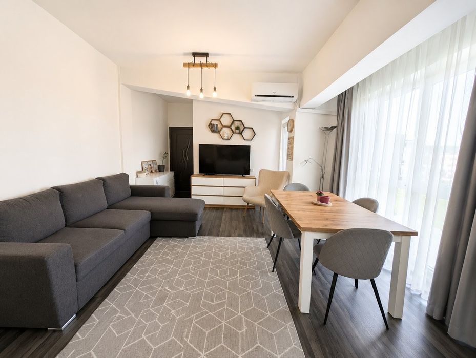Persoană fizică, vând  apartament cu 2 camere,  situat într-o zonă liniștită și foarte căutată din Florești.