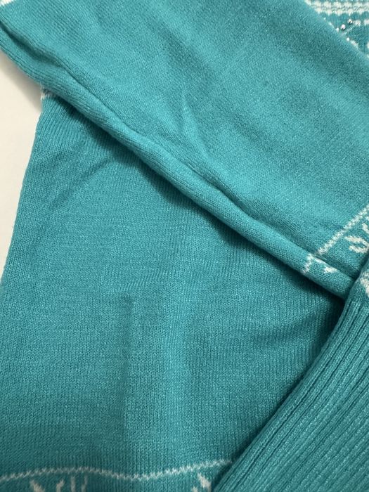 Pulover pe gat cu strasuri